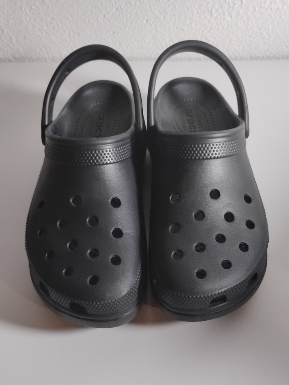 Women's Iconic Comfort Crocs Clogs Size 9 Black